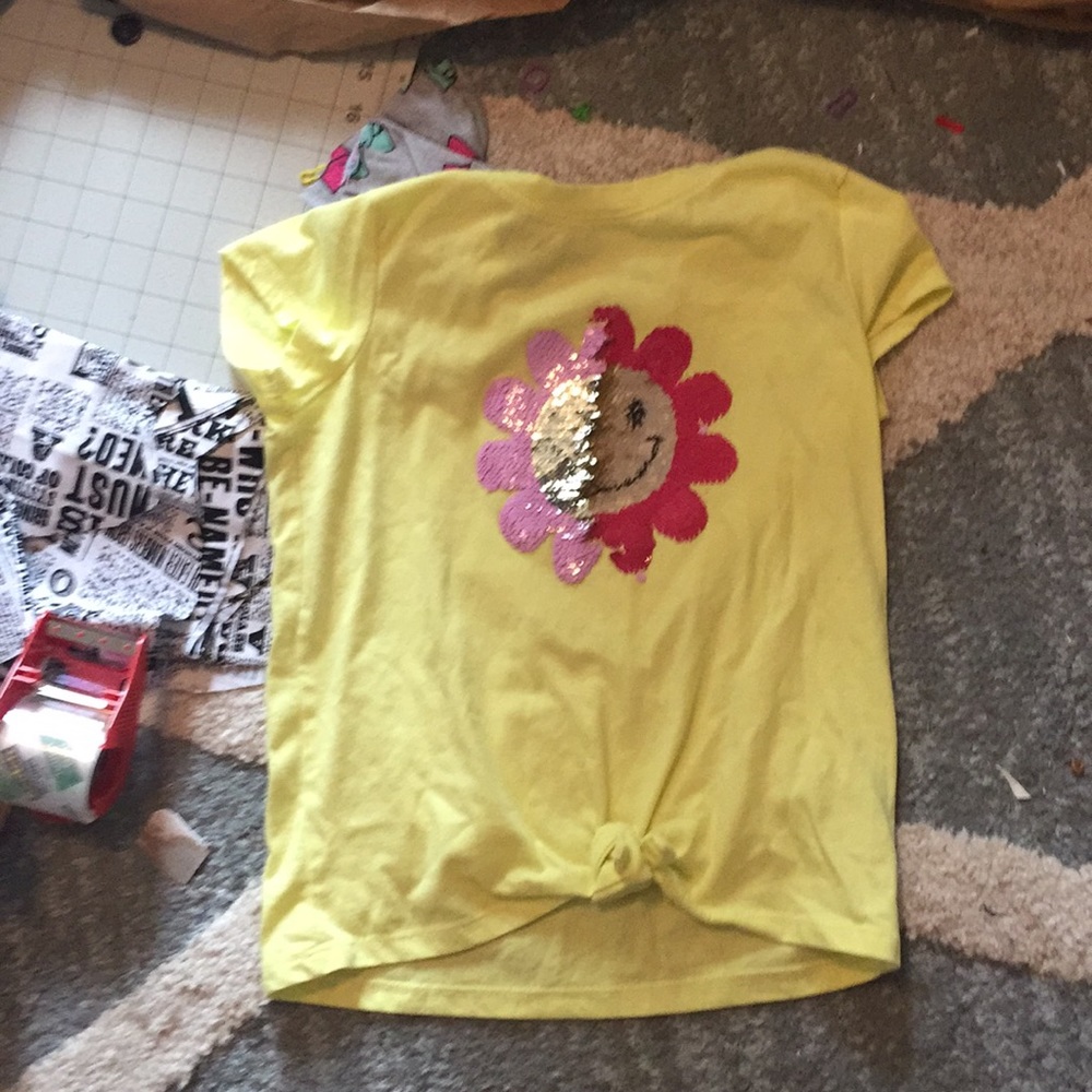 Yellow flip sequin flower shirt